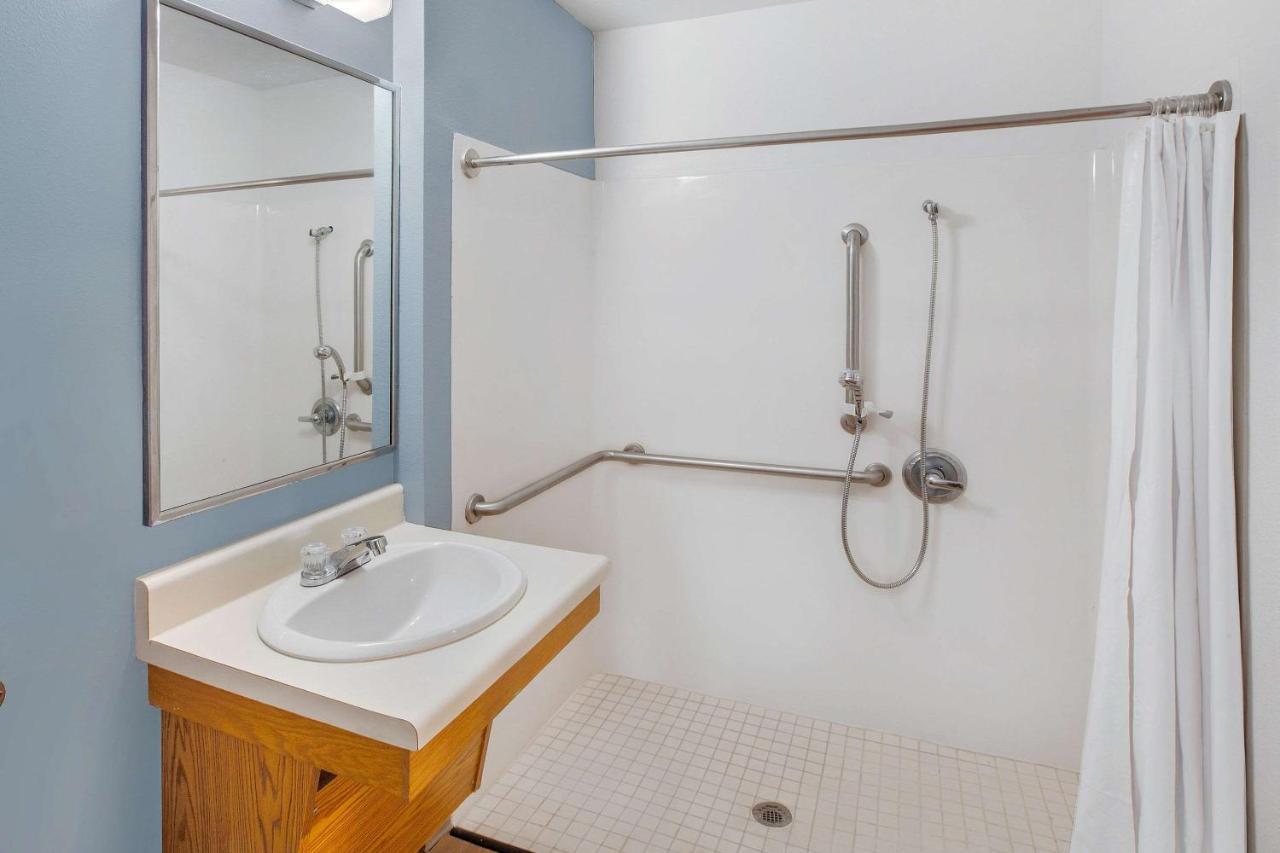 Woodspring Suites 法尔 外观 照片
